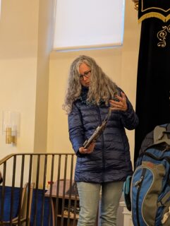 Gal Batia Gabriel (geb. Halmon) in der Synagoge Fürth